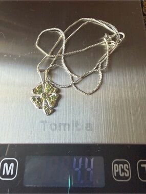925 Sterling Silver lucky 🍀 Four-Leaf Clover Necklace Green Stones 16”